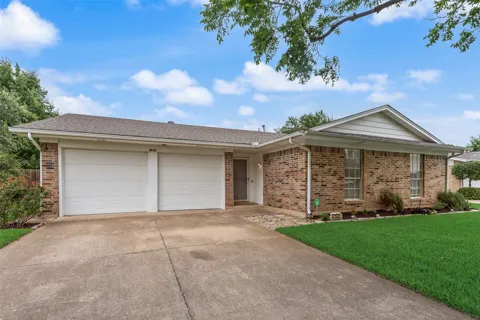 2132 Meandering Drive
