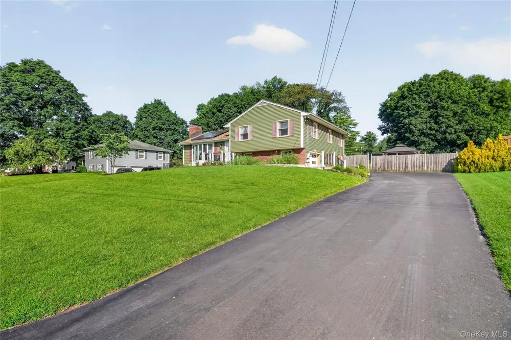 17 Jackson Drive Poughkeepsie, NY 12603