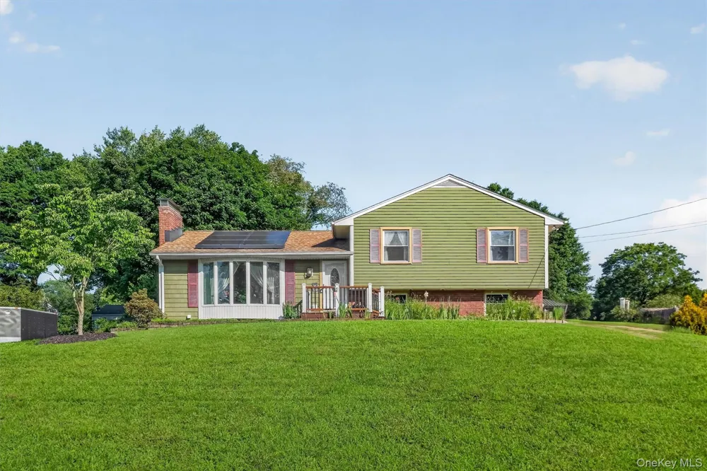 17 Jackson Drive Poughkeepsie, NY 12603