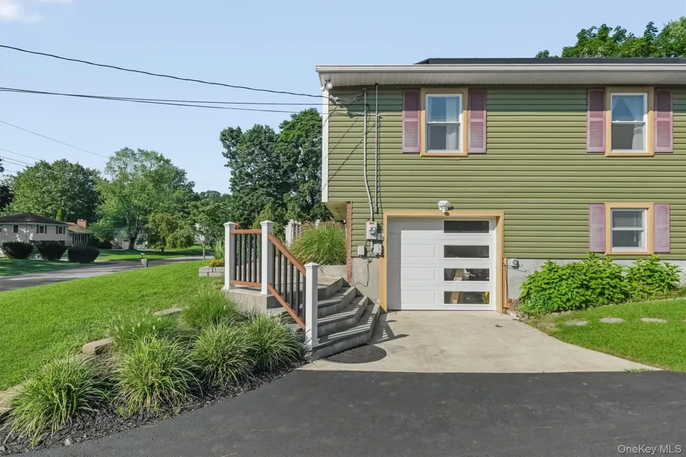 17 Jackson Drive Poughkeepsie, NY 12603