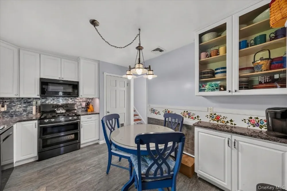 17 Jackson Drive Poughkeepsie, NY 12603