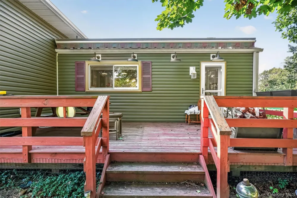 17 Jackson Drive Poughkeepsie, NY 12603