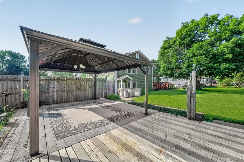 17 Jackson Drive Poughkeepsie, NY 12603