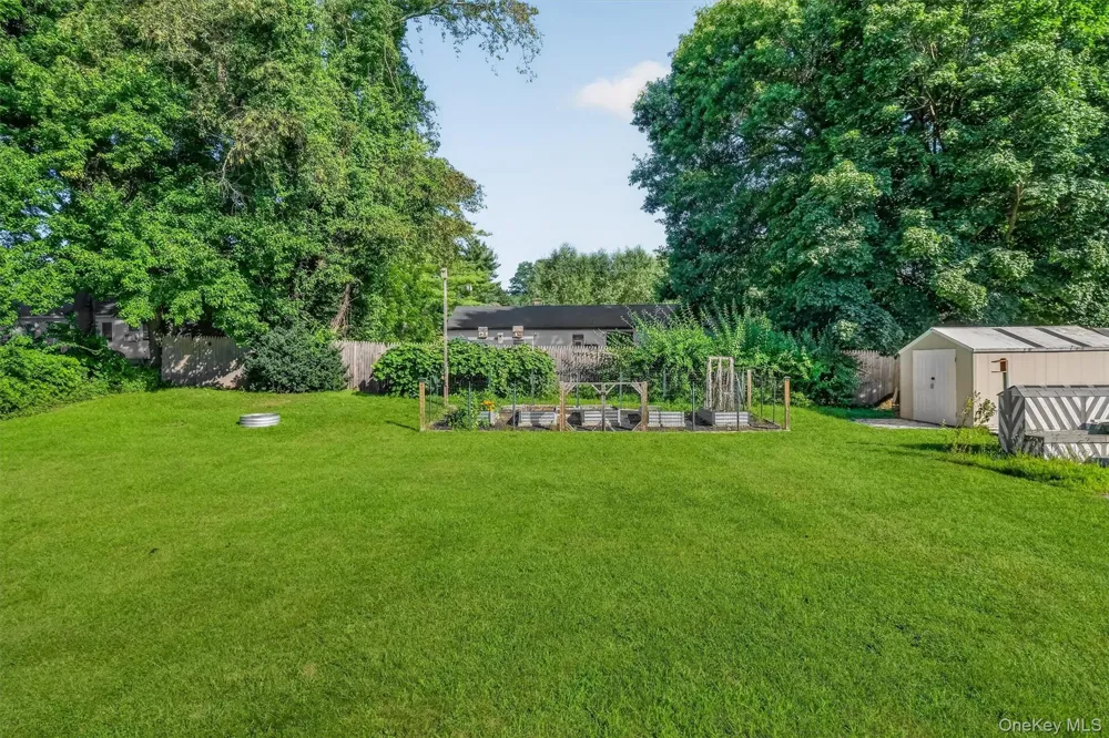 17 Jackson Drive Poughkeepsie, NY 12603