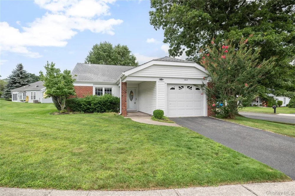 7 Avon Court Ridge, NY 11961