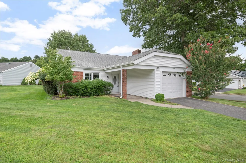 7 Avon Court Ridge, NY 11961