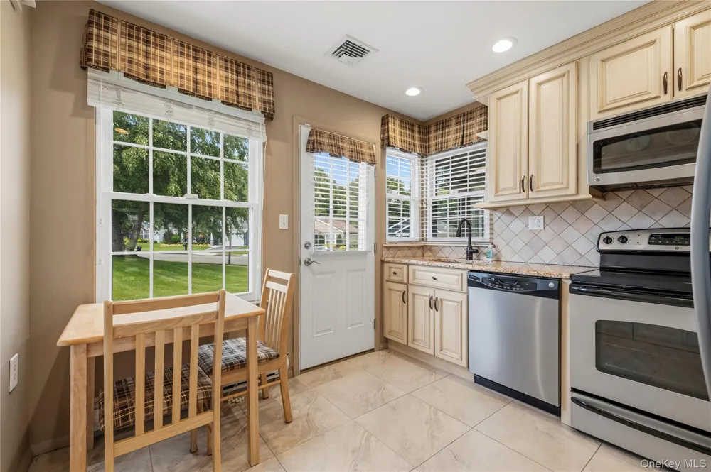 7 Avon Court Ridge, NY 11961