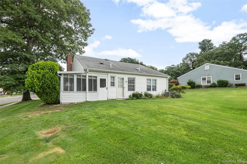 7 Avon Court Ridge, NY 11961
