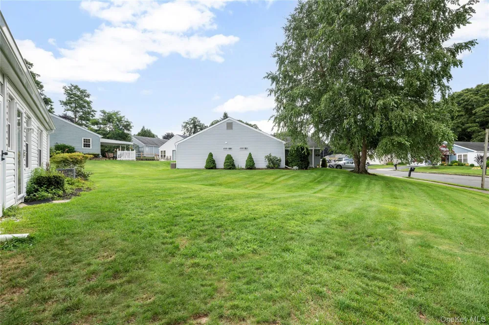 7 Avon Court Ridge, NY 11961