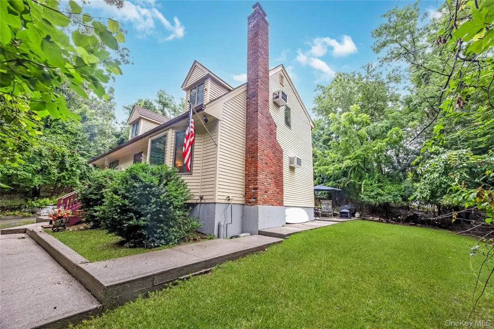 21 Sams Path Rocky Point, NY 11778