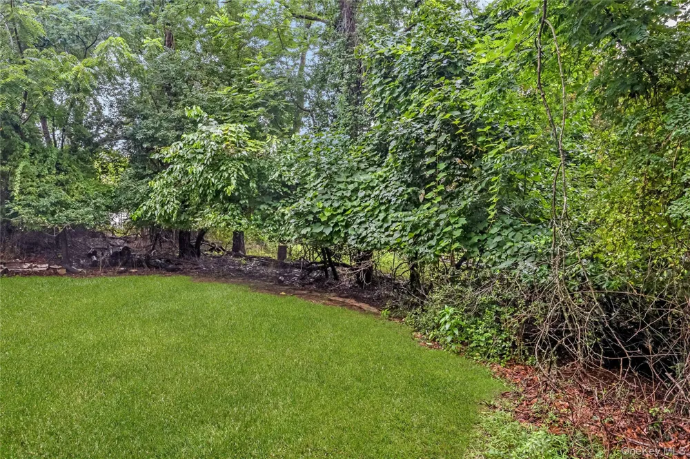 21 Sams Path Rocky Point, NY 11778