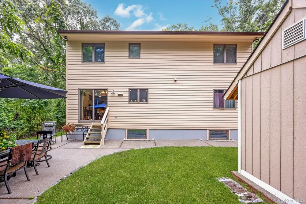 21 Sams Path Rocky Point, NY 11778