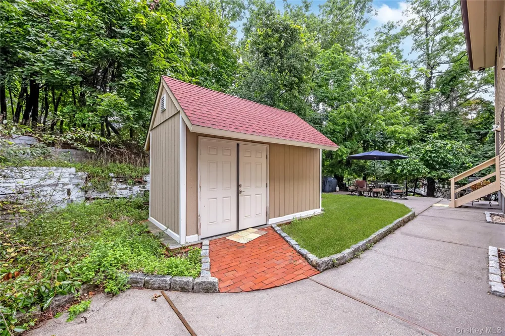 21 Sams Path Rocky Point, NY 11778