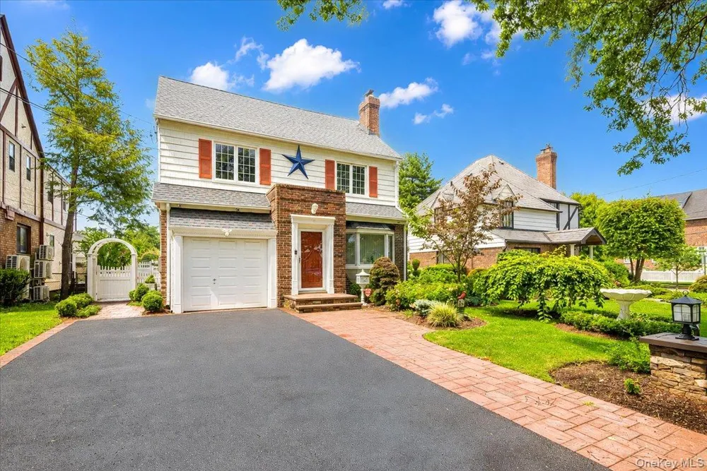 17 Piccadilly Downs Lynbrook, NY 11563