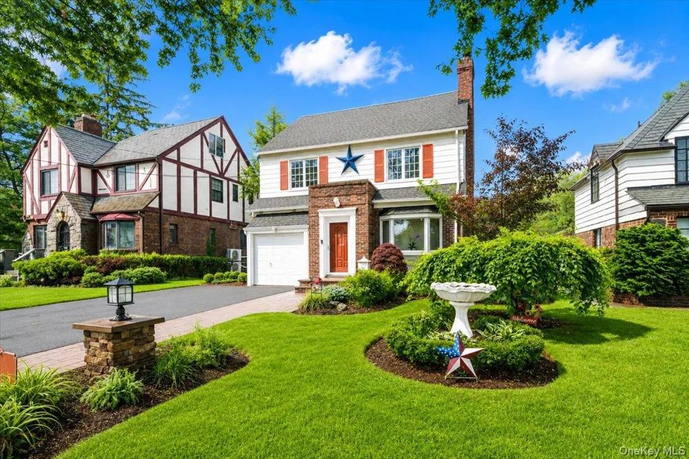 17 Piccadilly Downs Lynbrook, NY 11563