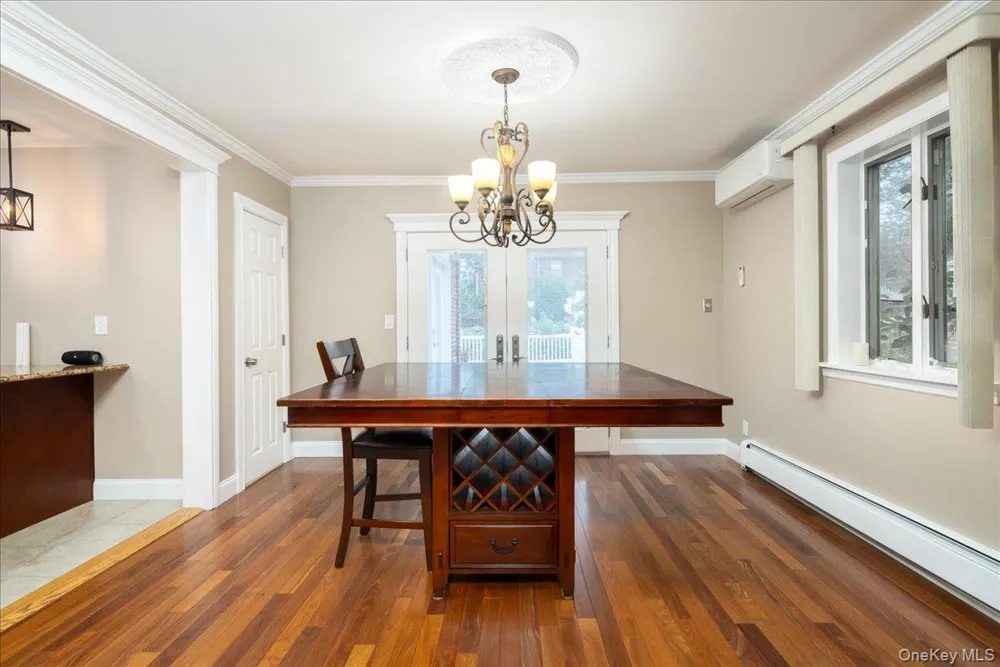 17 Piccadilly Downs Lynbrook, NY 11563