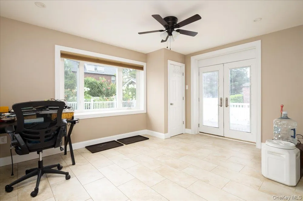 17 Piccadilly Downs Lynbrook, NY 11563