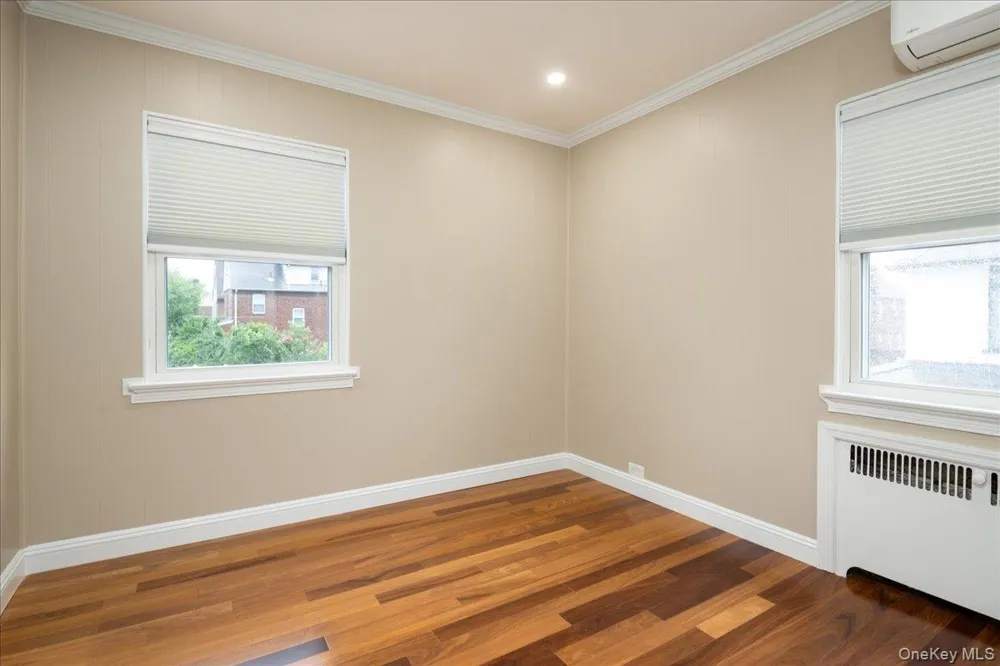 17 Piccadilly Downs Lynbrook, NY 11563