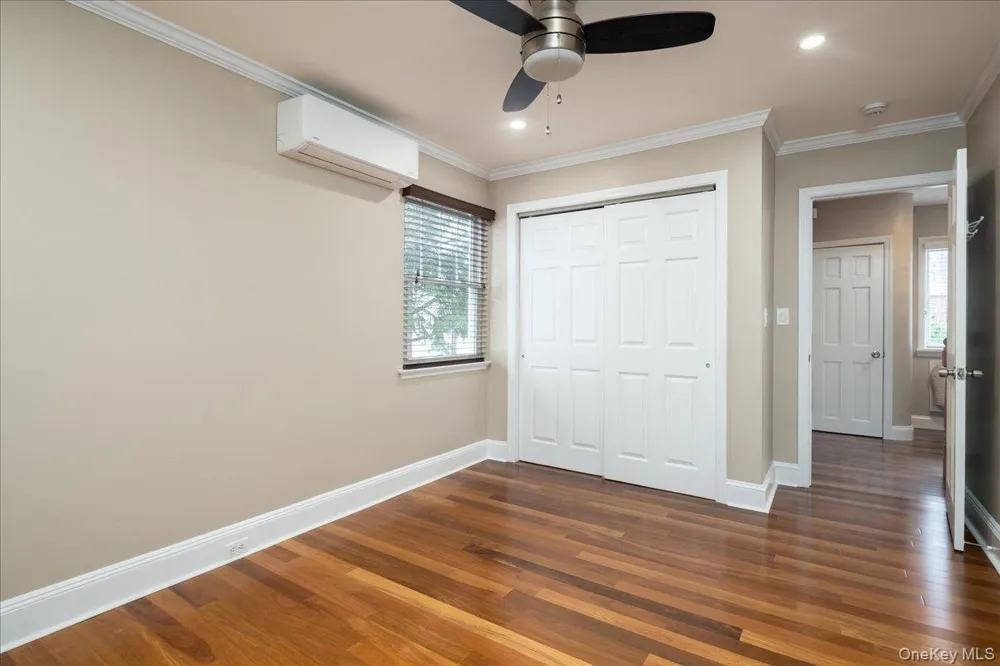 17 Piccadilly Downs Lynbrook, NY 11563