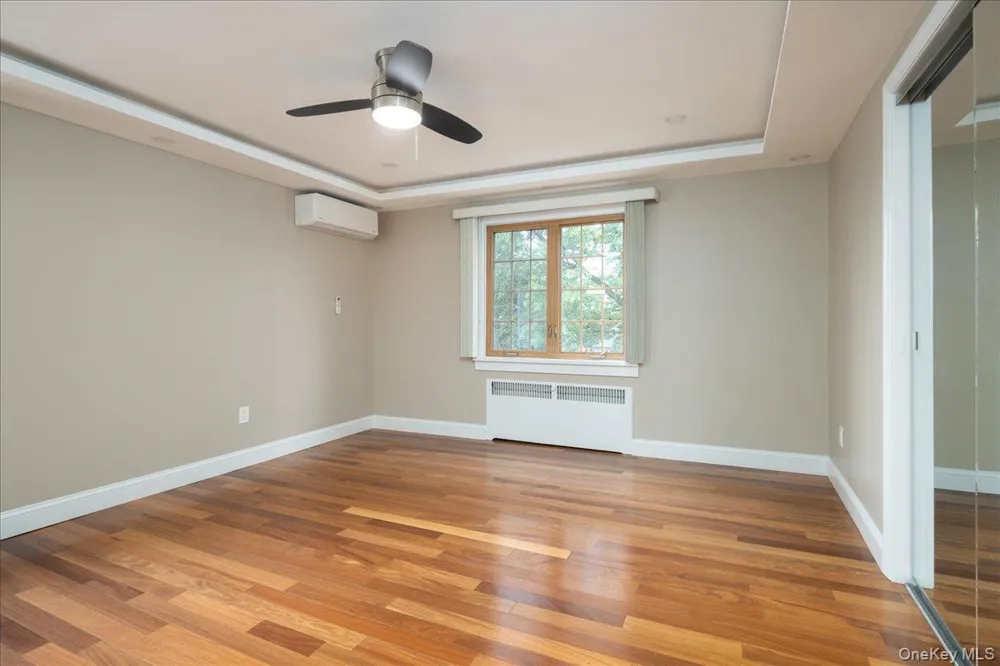 17 Piccadilly Downs Lynbrook, NY 11563