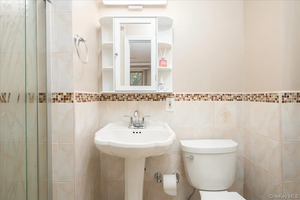 17 Piccadilly Downs Lynbrook, NY 11563