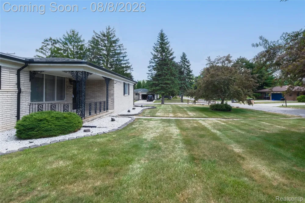 18863 Monica Drive Clinton Charter Township, MI 48036