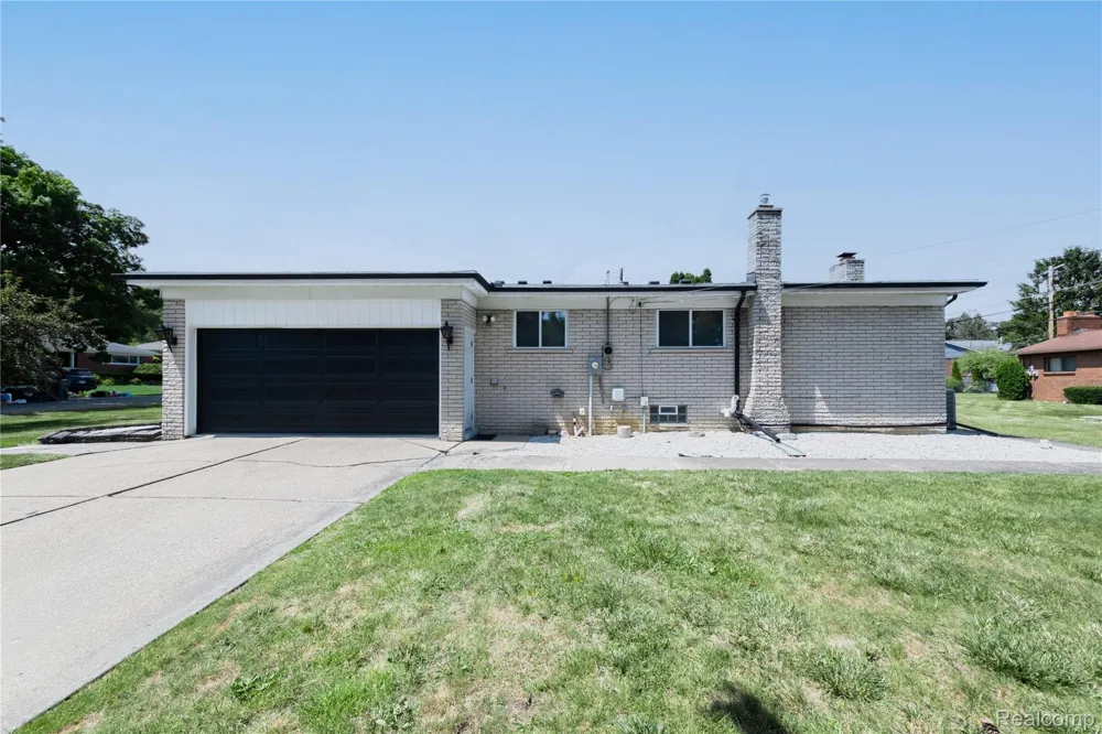 18863 Monica Drive Clinton Charter Township, MI 48036