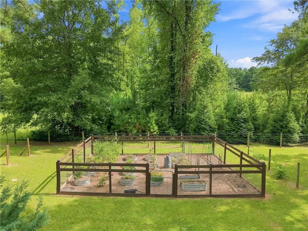 216 Mockingbird Lane Brooks, GA 30205
