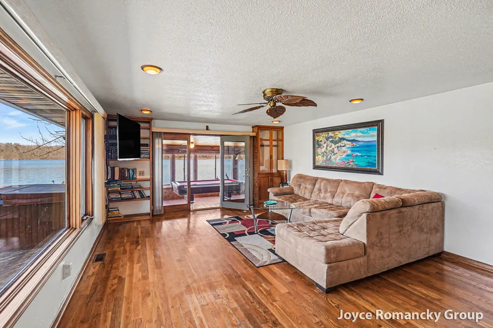 11235 W Broomfield Road Remus, MI 49340