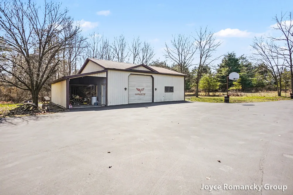 11235 W Broomfield Road Remus, MI 49340