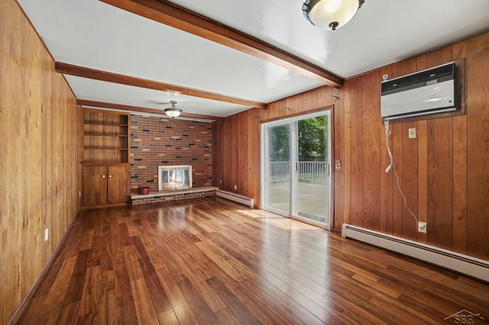 1870 W Packard Drive Saginaw Charter Township, MI 48638