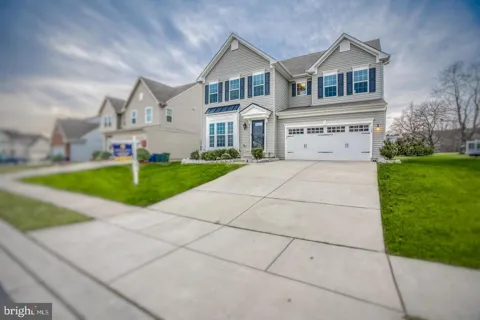 728 FALCON LANE