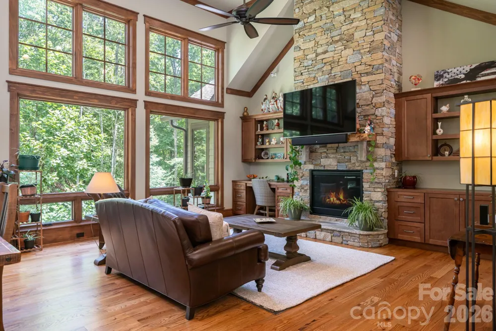 403 Thunder Mountain Road Hendersonville, NC 28792