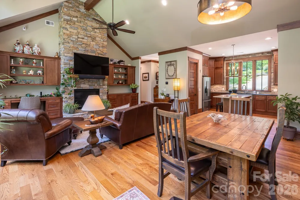 403 Thunder Mountain Road Hendersonville, NC 28792