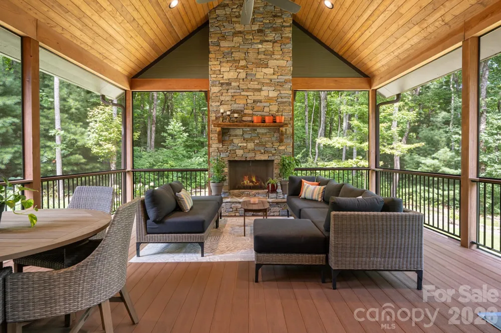 403 Thunder Mountain Road Hendersonville, NC 28792