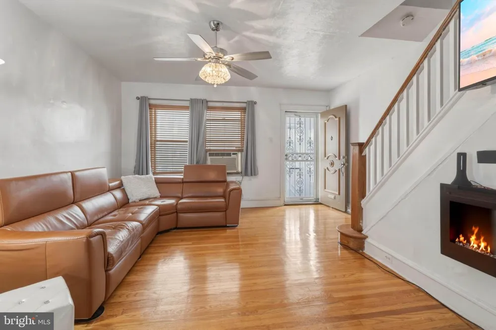1653 W MENTOR STREET Philadelphia, PA 19141