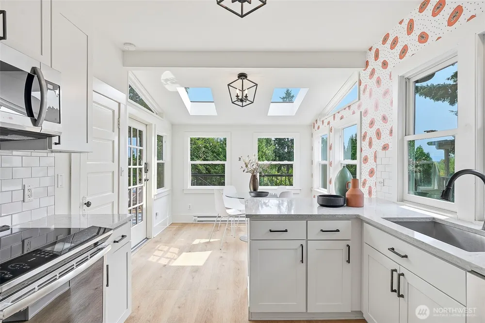 6534 19th Avenue NE Seattle, WA 98115