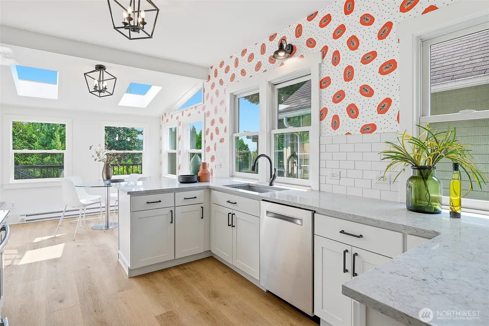 6534 19th Avenue NE Seattle, WA 98115