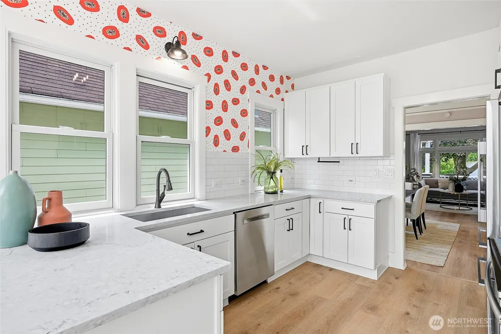 6534 19th Avenue NE Seattle, WA 98115