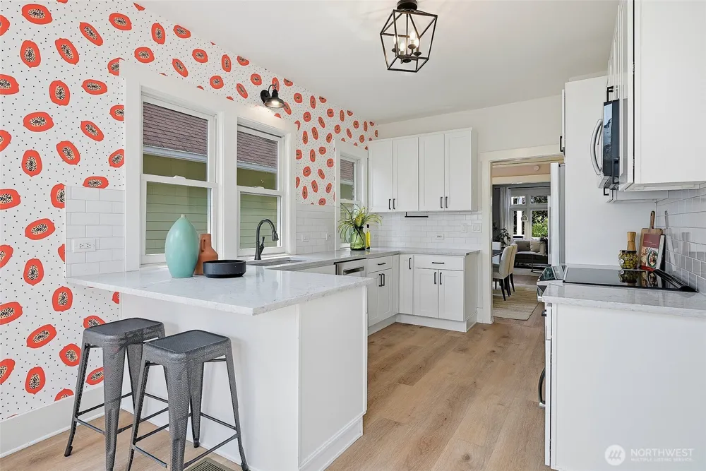 6534 19th Avenue NE Seattle, WA 98115