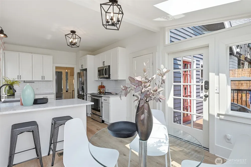 6534 19th Avenue NE Seattle, WA 98115