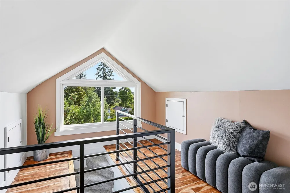 6534 19th Avenue NE Seattle, WA 98115