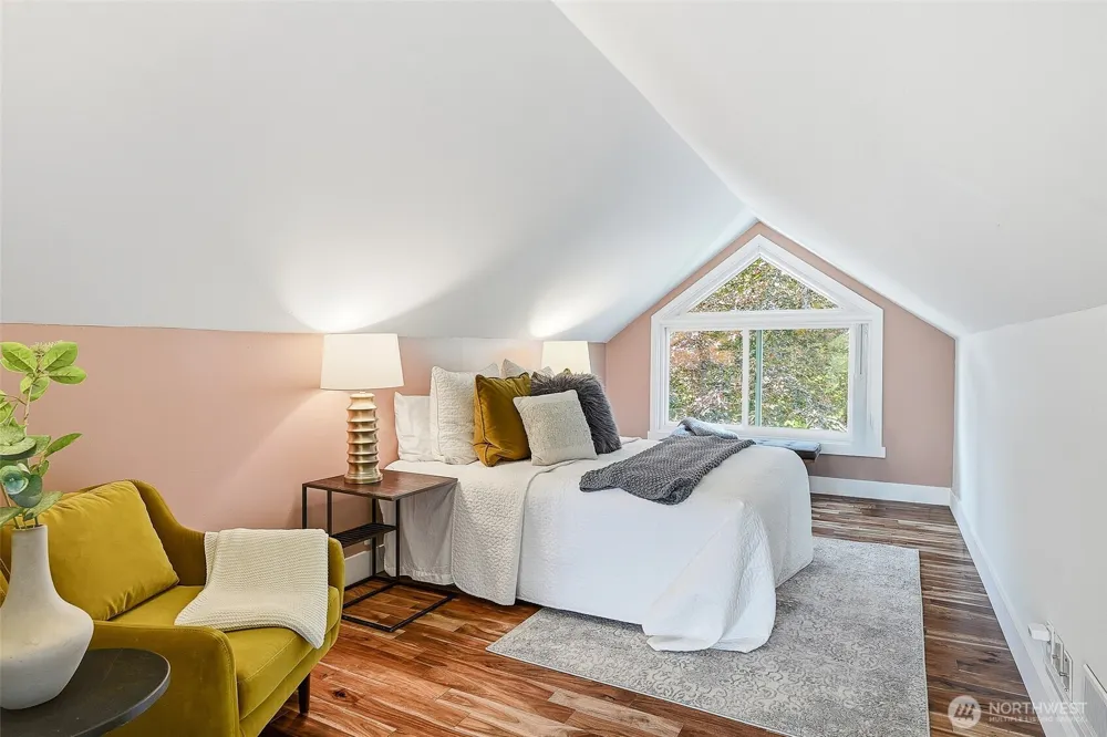 6534 19th Avenue NE Seattle, WA 98115