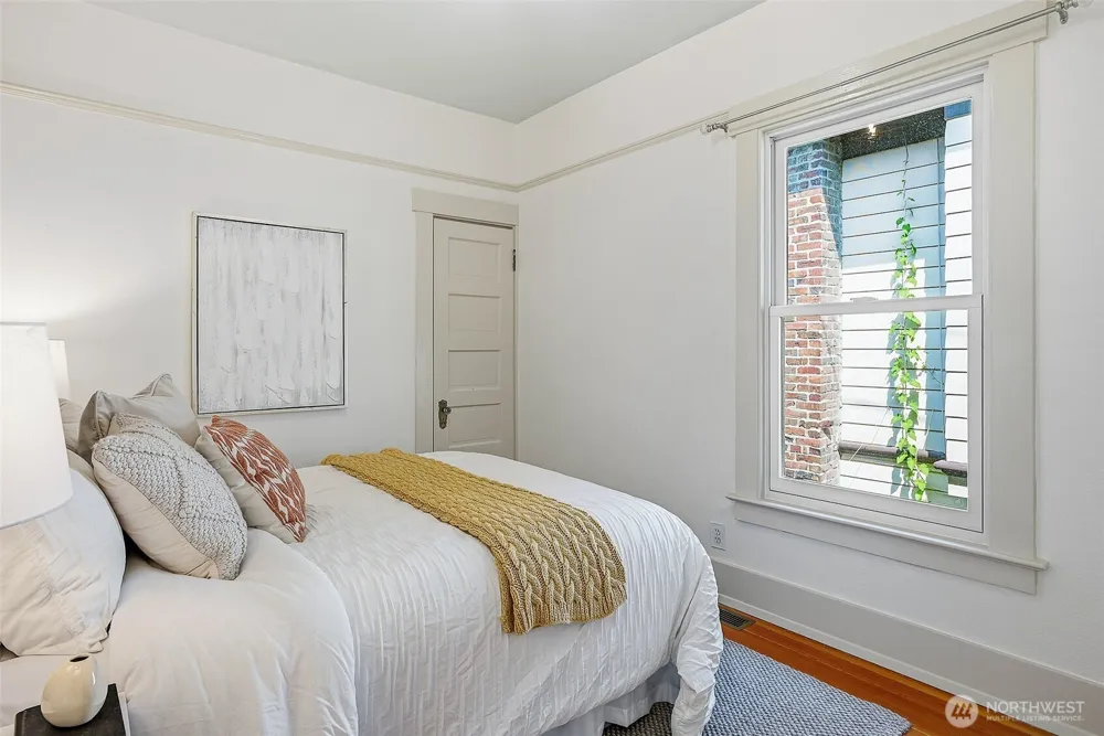 6534 19th Avenue NE Seattle, WA 98115