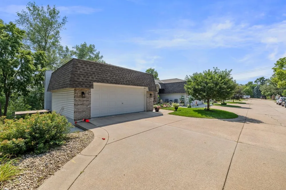 5501 Auto Club Road Bloomington, MN 55437