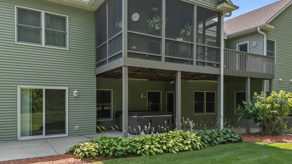 967 176th Street Hammond, WI 54015