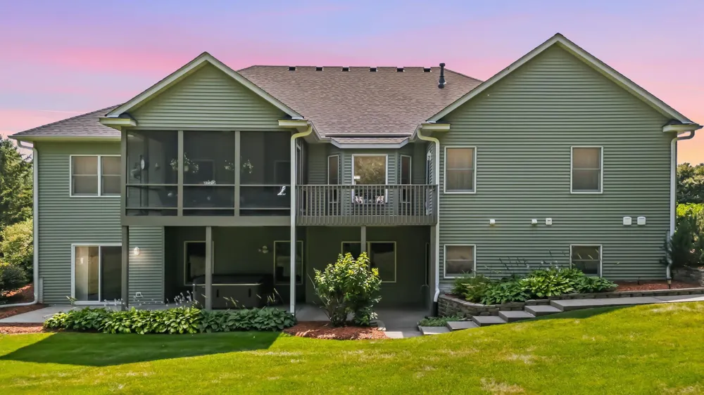 967 176th Street Hammond, WI 54015