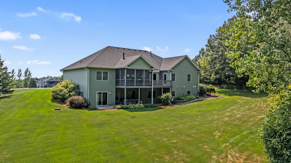 967 176th Street Hammond, WI 54015