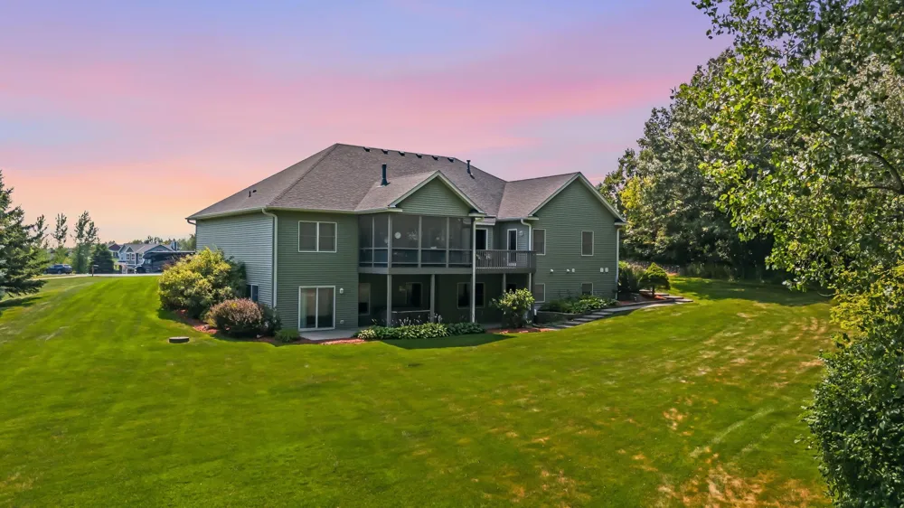 967 176th Street Hammond, WI 54015