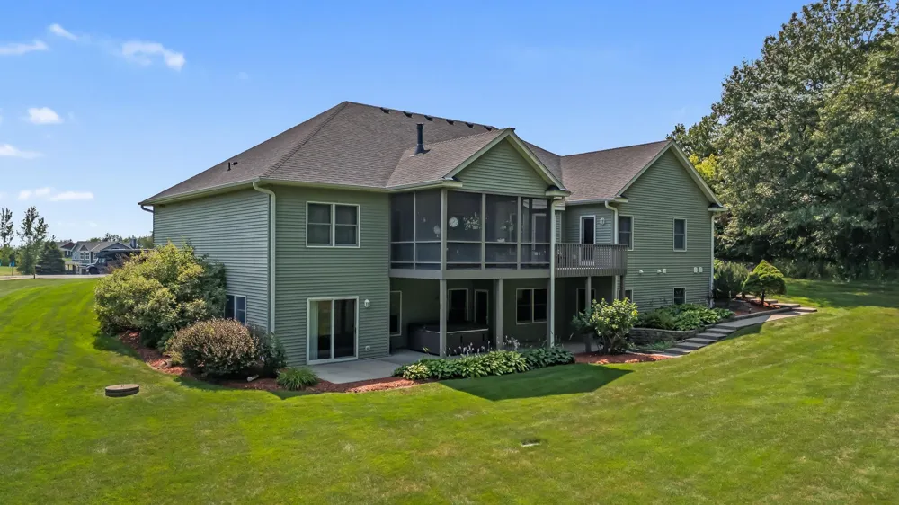 967 176th Street Hammond, WI 54015